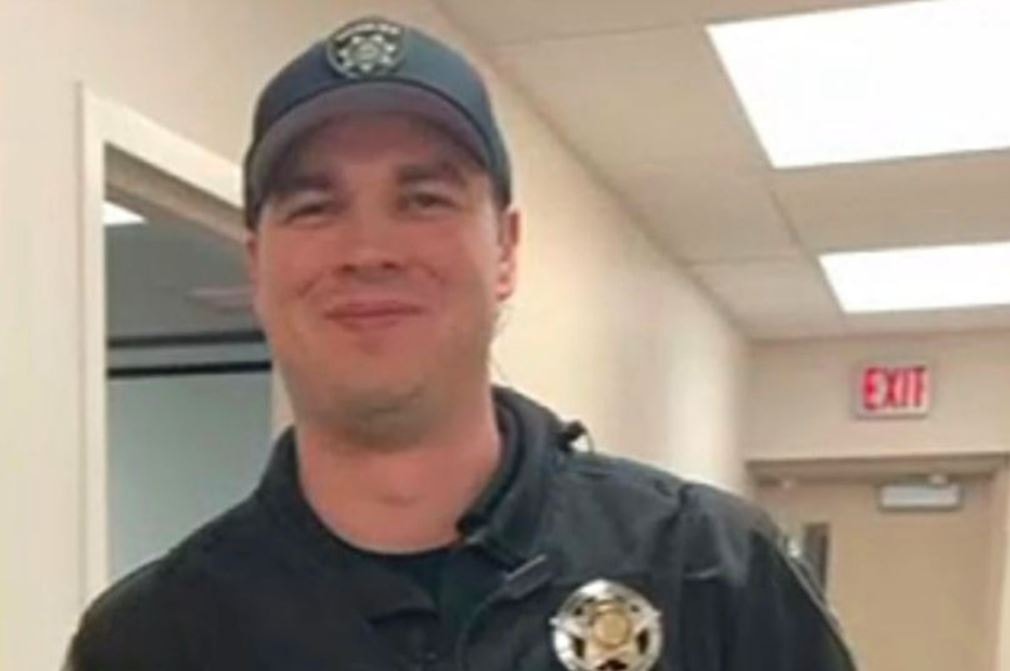 Devriye aracında kendini tatmin eden şerif yardımcısı şaşkınlık yarattı