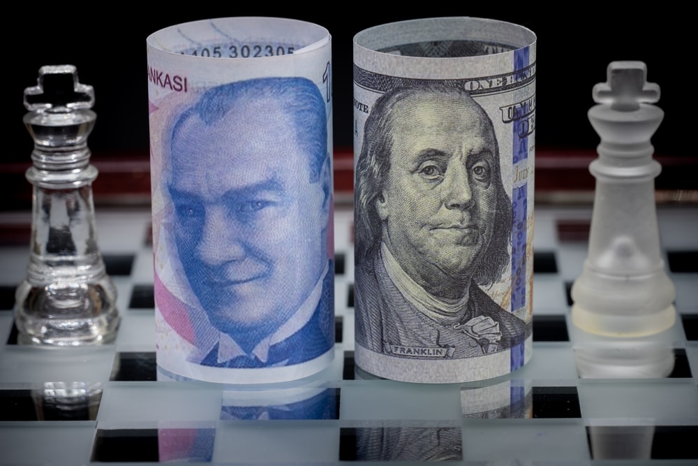 Dolar/TL'de yeni zirve görüldü