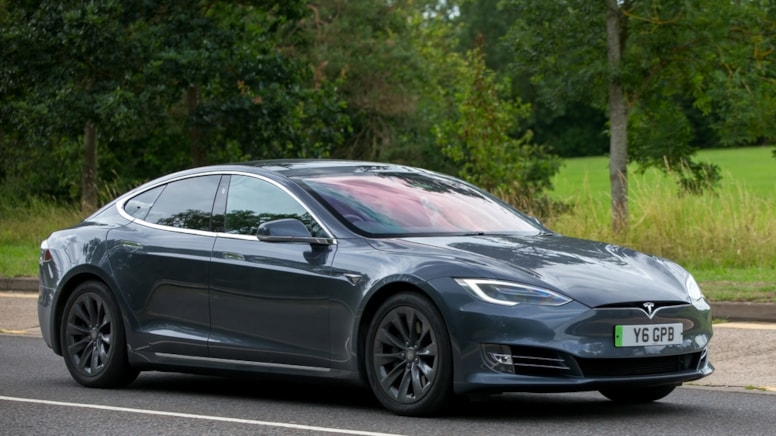 Tesla 2 milyon kusurlu aracını geri çağırdı