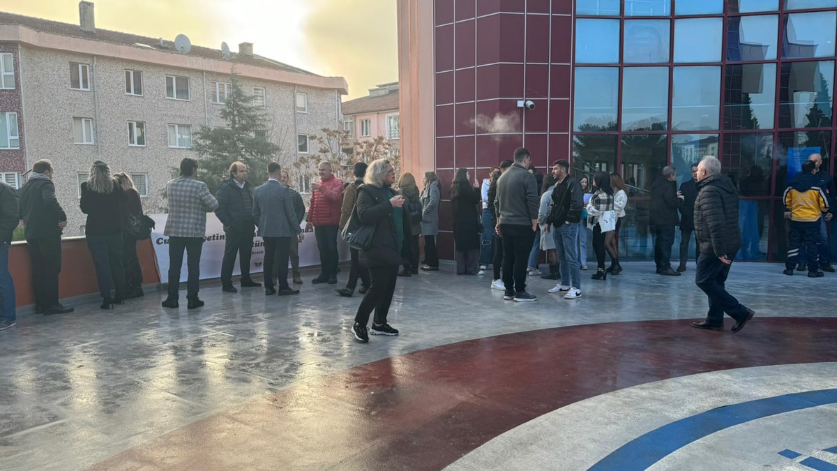 Sigaranın zararları paneline sigara molası