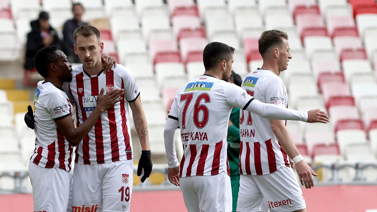 Sivasspor 6 dakikada tur biletini kaptı