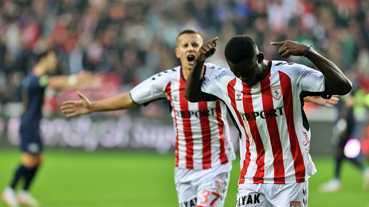 Samsunspor, Kasımpaşa'yı 4-2 ile geçti