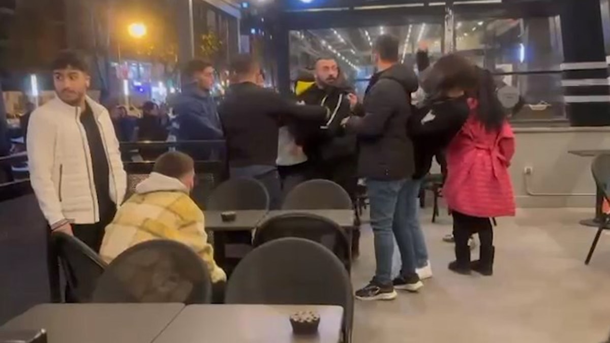 Starbucks protestosunda polise tokat