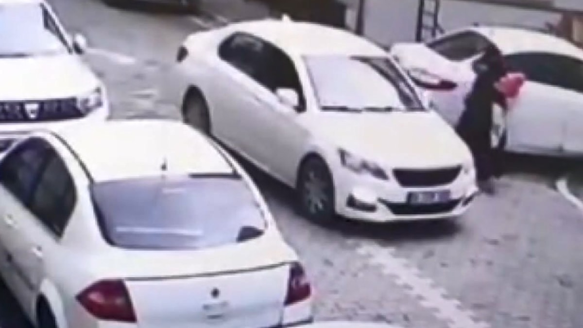 Esenyurt'ta yaya kadını aracından taciz eden şüpheli yakalandı  