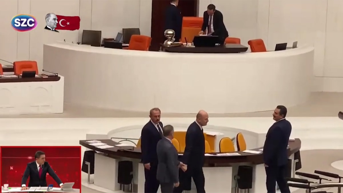 Soylu ve Nebati Meclis’te el ele dolaştı, Fatih Portakal iki ismin hesap vermemesine tepki gösterdi
