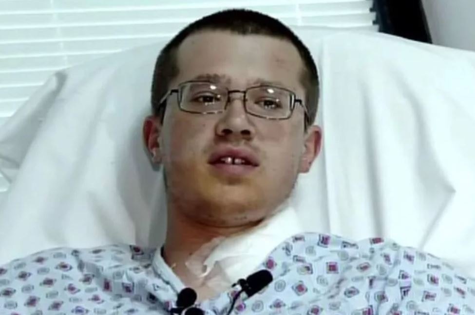 Korkunç kaza: Elektrikli testere elinden kaydı, boynuna saplandı