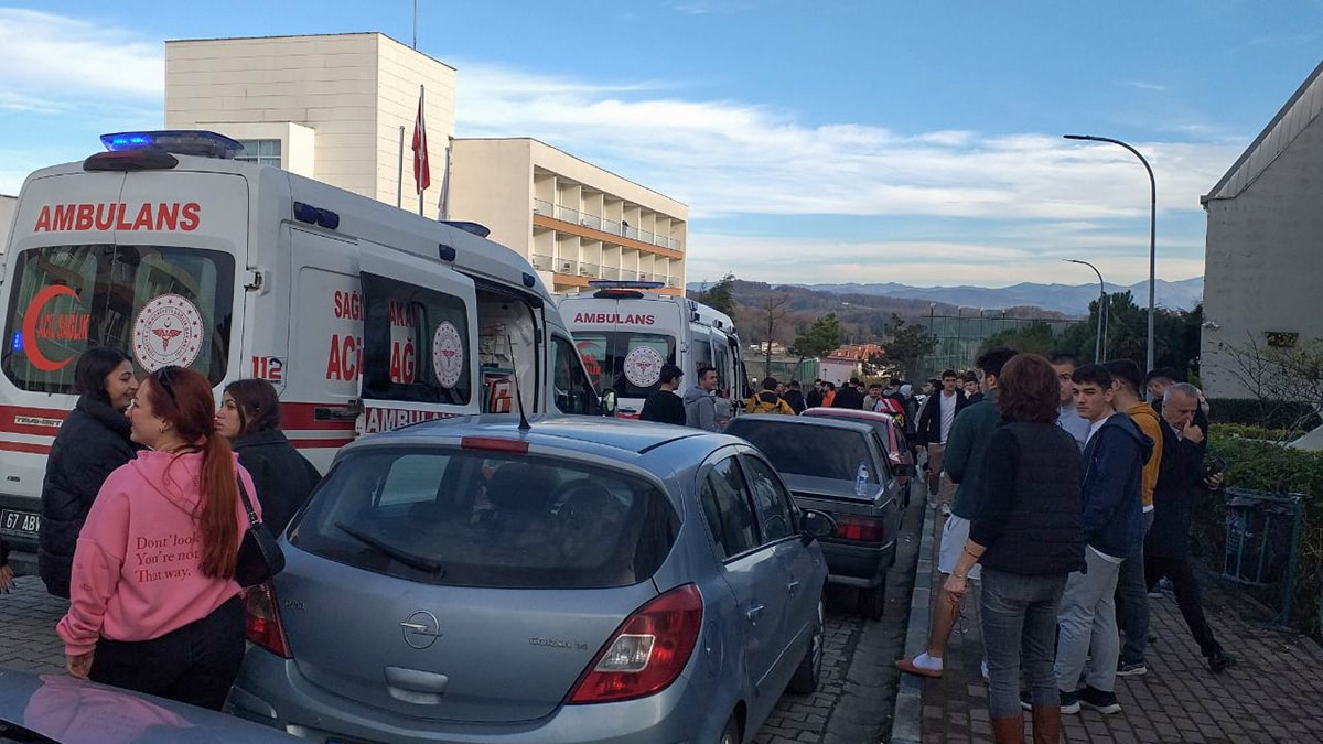 Zonguldak'ta 34 üniversite öğrencisi zehirlendi