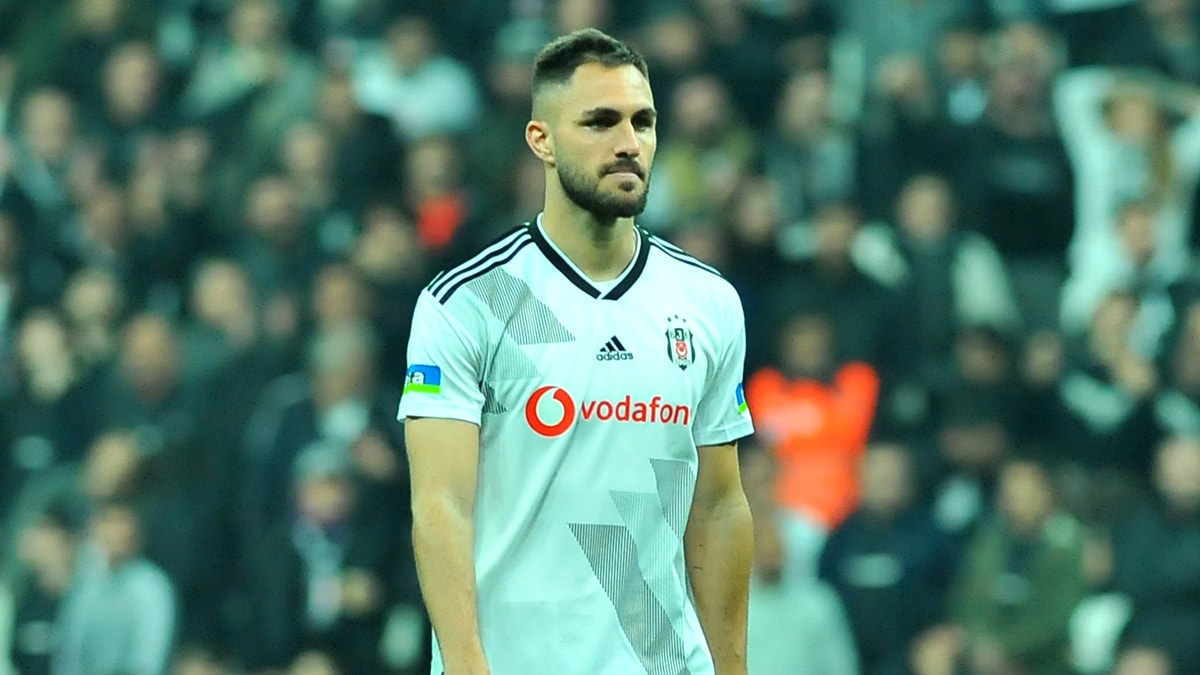 Beşiktaş, Victor Ruiz'e tazminat ödeyecek