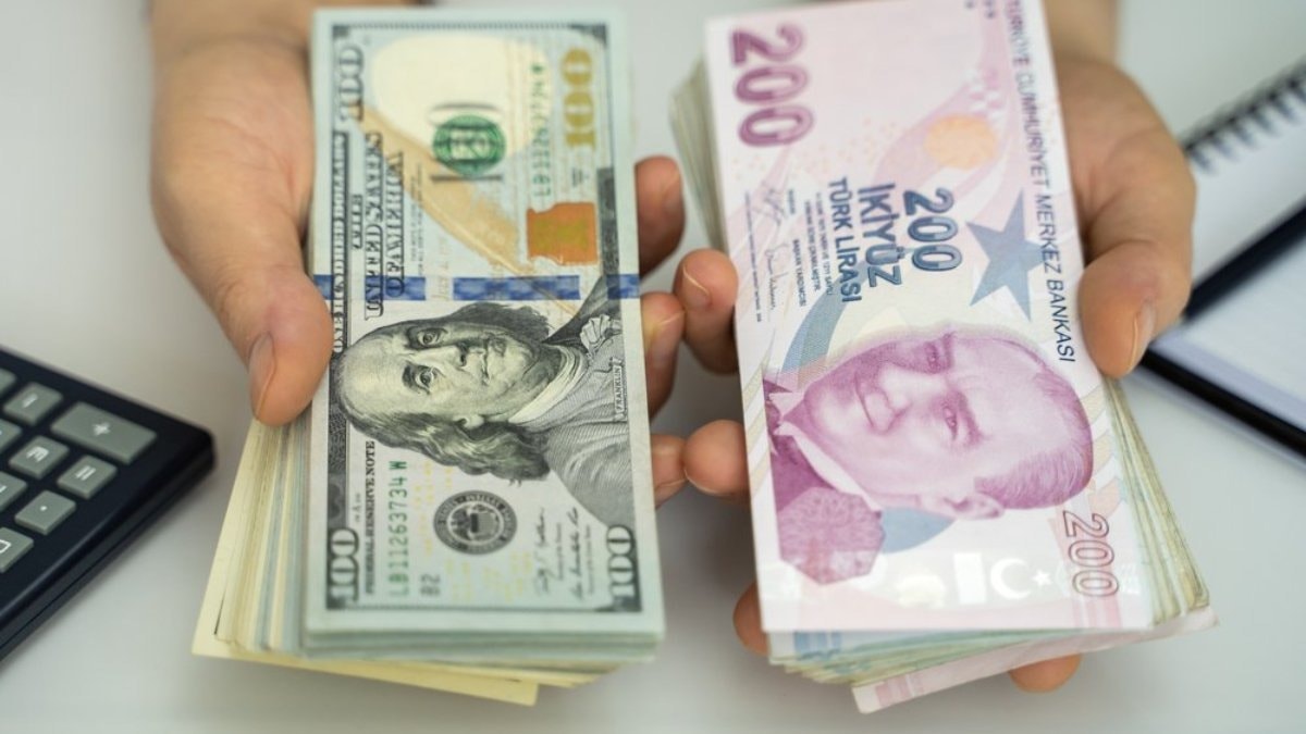 Dolar/TL güne rekorla başladı