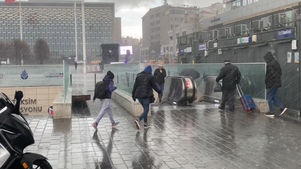Meteoroloji uyardı: İstanbul'a kuvvetli sağanak geliyor