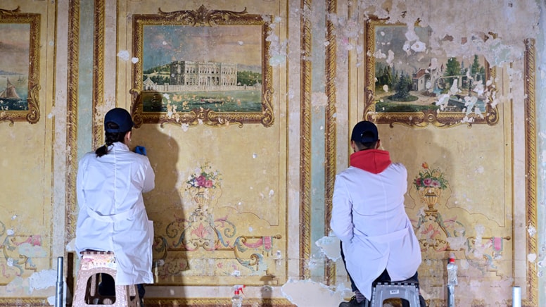 Yıldız Sarayı'ndaki restorasyonda duvar resimleri bulundu
