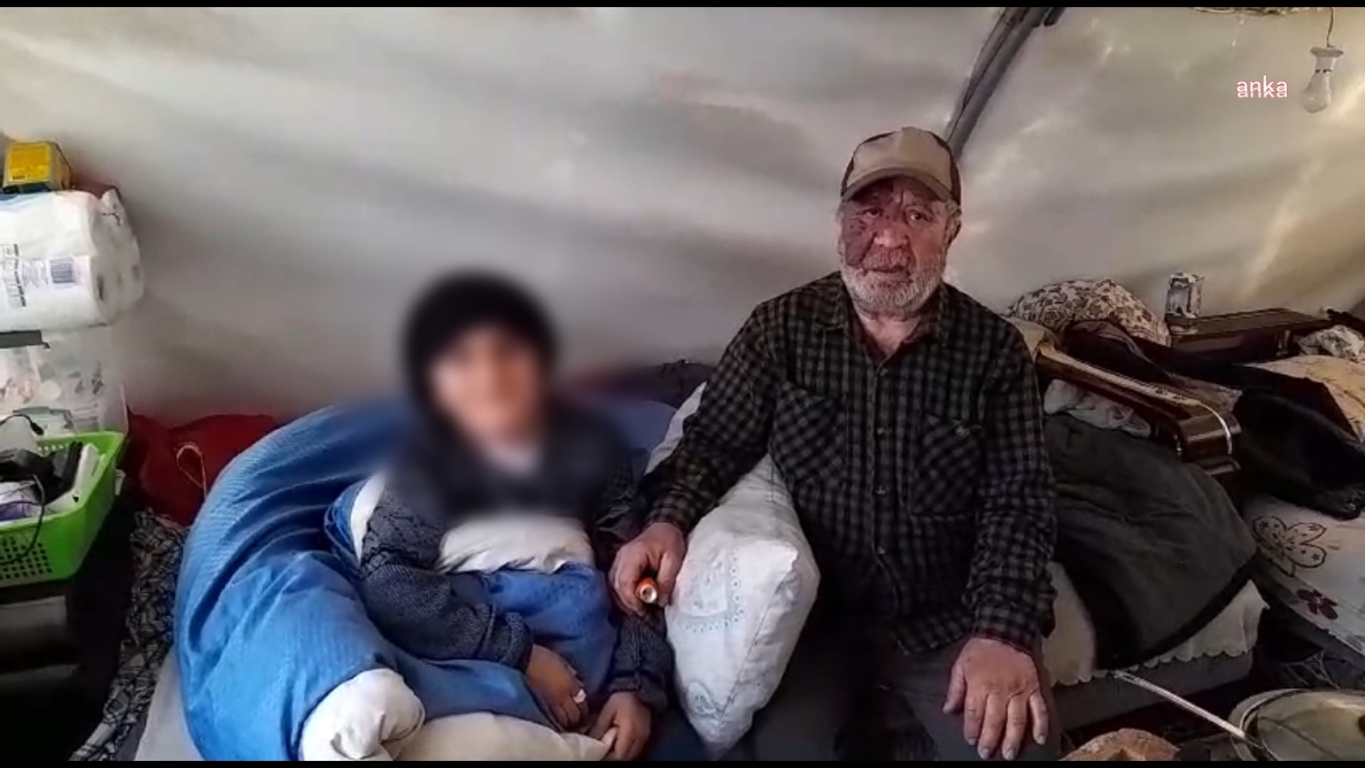 Depremzede isyan etti: 9 yaşındaki çocuğumla zulme mahkum ettiniz