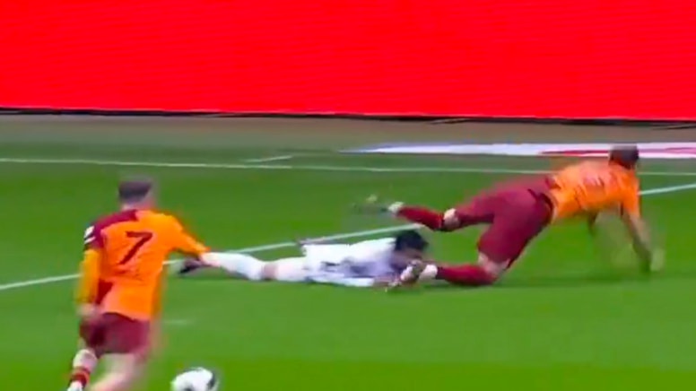 Galatasaray-Gaziantep FK maçında penaltı itirazı