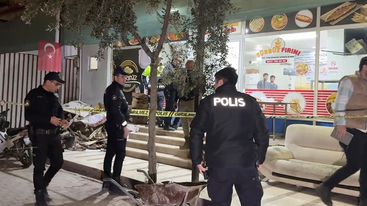 Ekmek fırınında bıçaklı kavga: 1 ölü