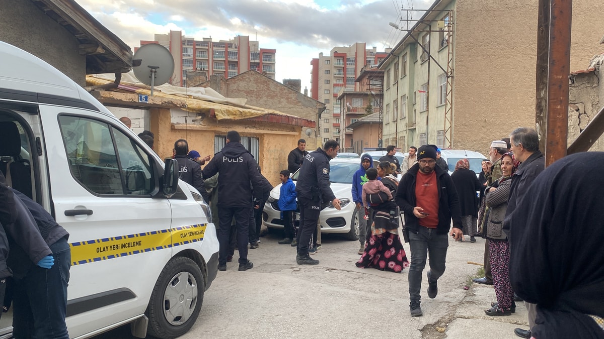 Birlikte yaşadığı kadının babasını, barışmalarına izin vermediği için öldürmüş
