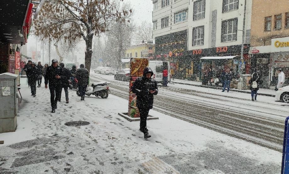 Meteoroloji'den Marmara'nın doğusu için kuvvetli kar uyarısı