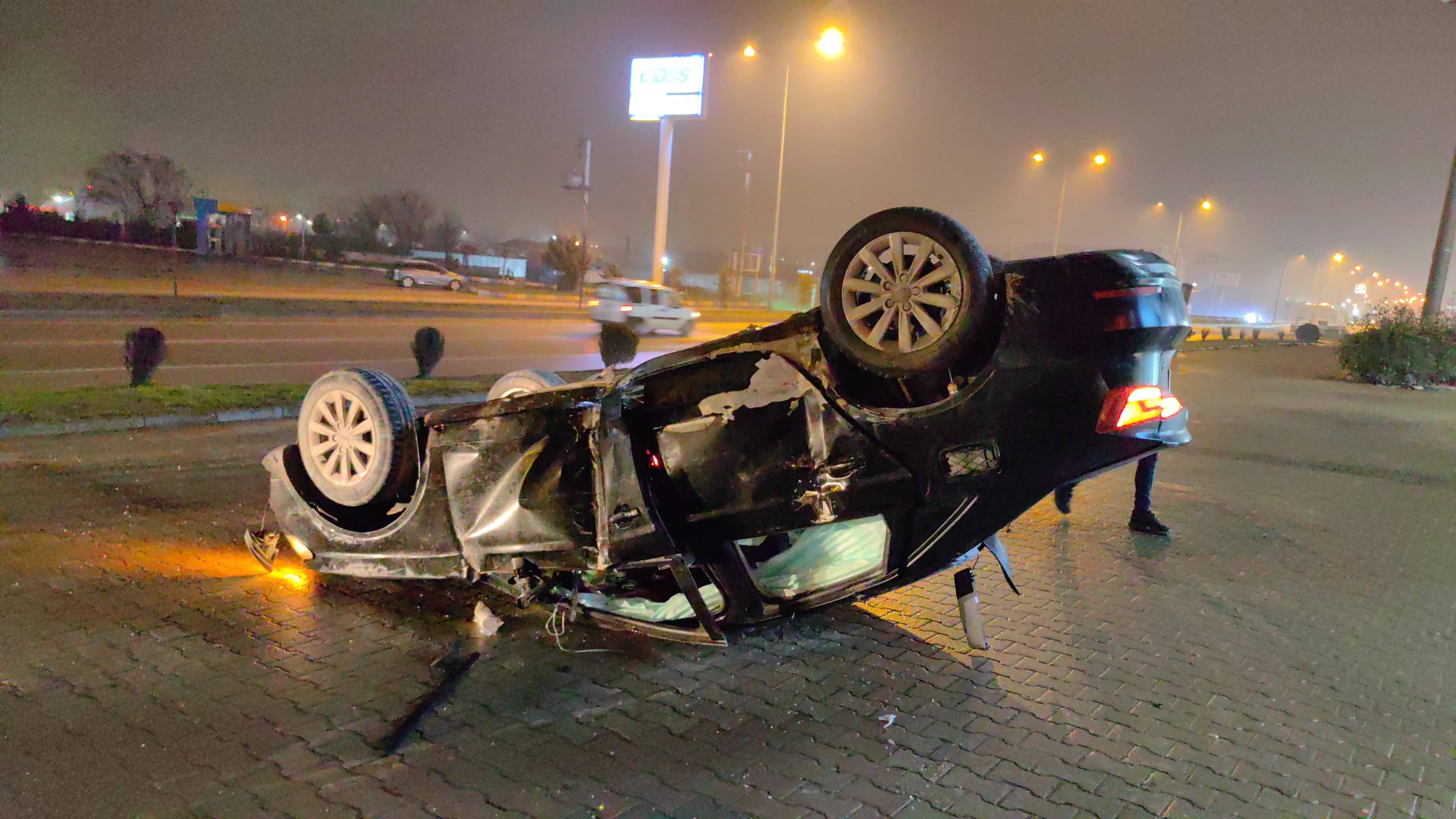 Yayalara çarpmamak için takla atmayı göze aldı