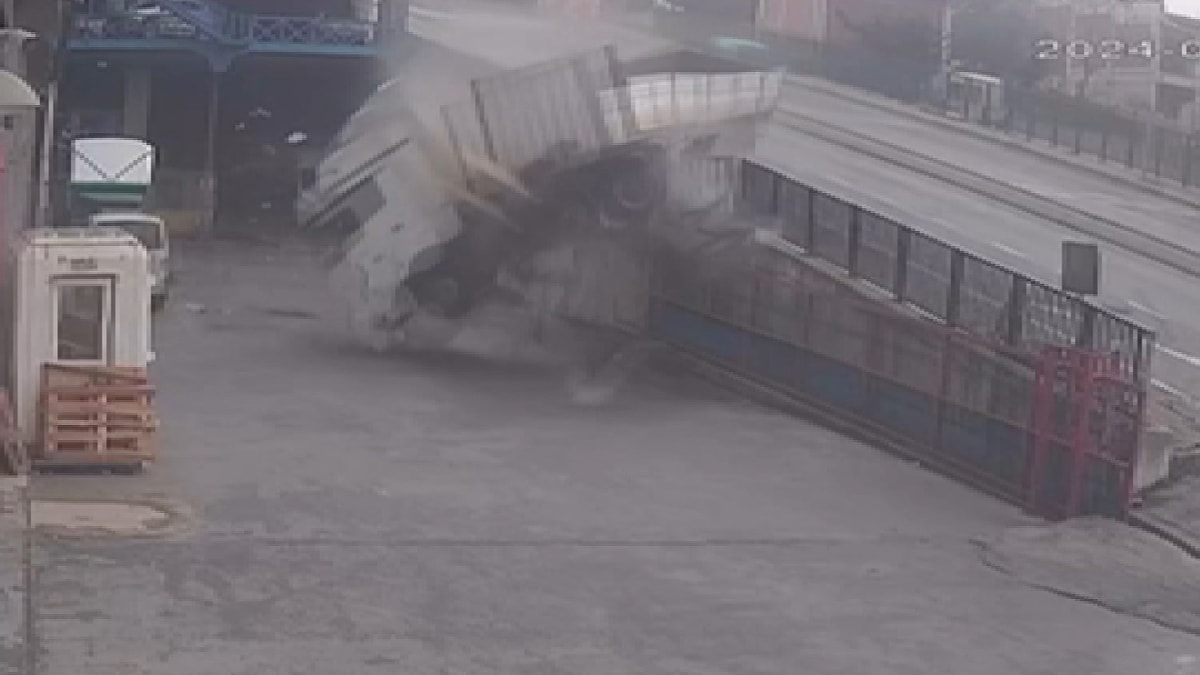 Başakşehir'de TIR uçtu: Aynı yerde üçüncü kez faciadan dönüldü