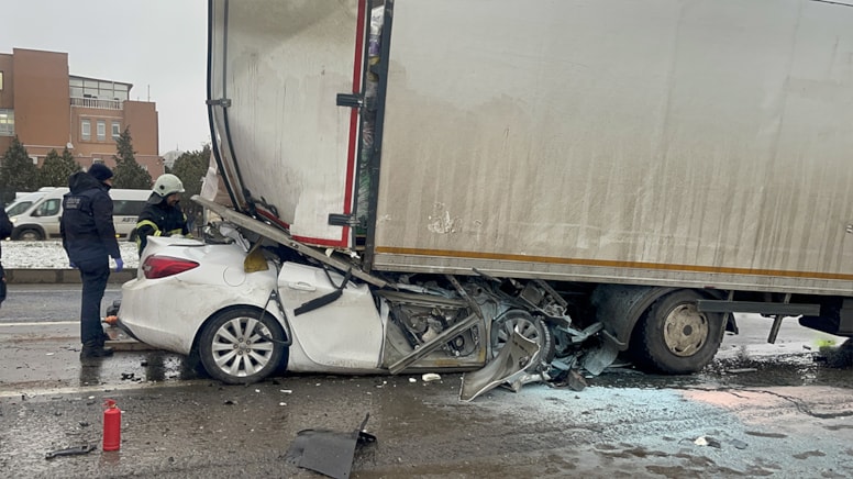 Tekirdağ'da kamyona çarpan ehliyetsiz genç öldü