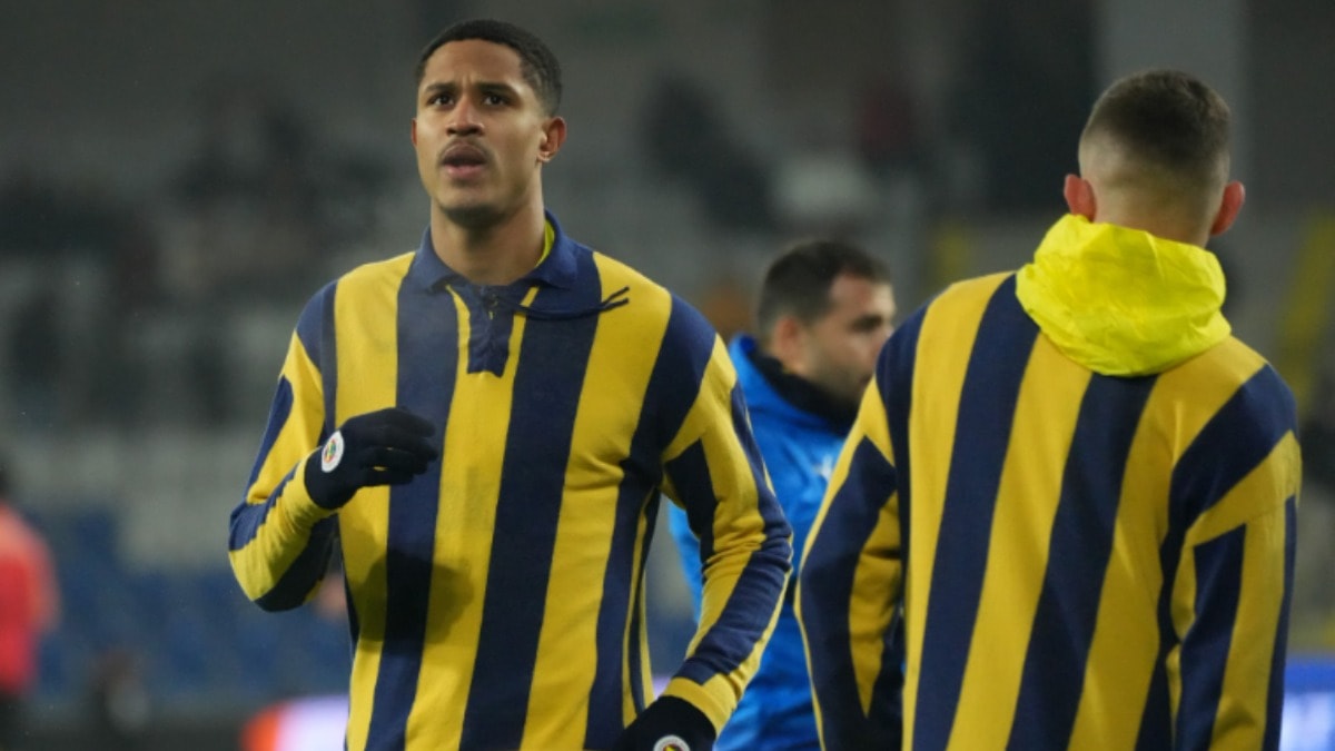 Fenerbahçe'de Oosterwolde cezalı duruma düştü