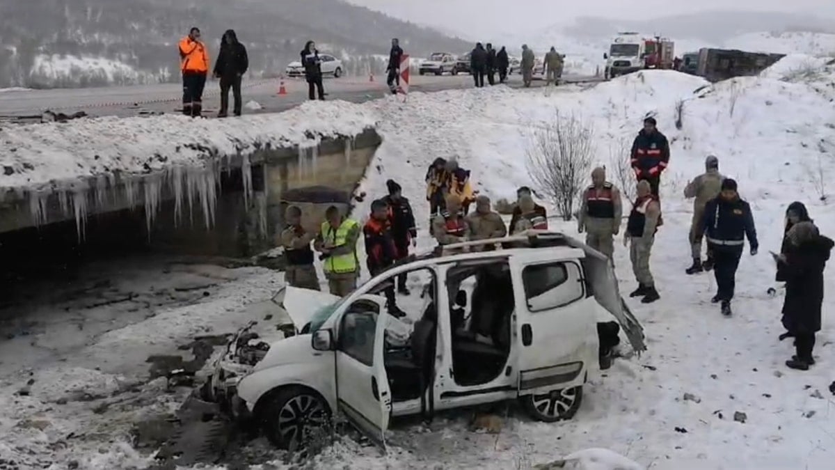 Erzincan'da Trafik Kazası: 1 ölü, 3'ü Ağır 9 Yaralı - Sözcü