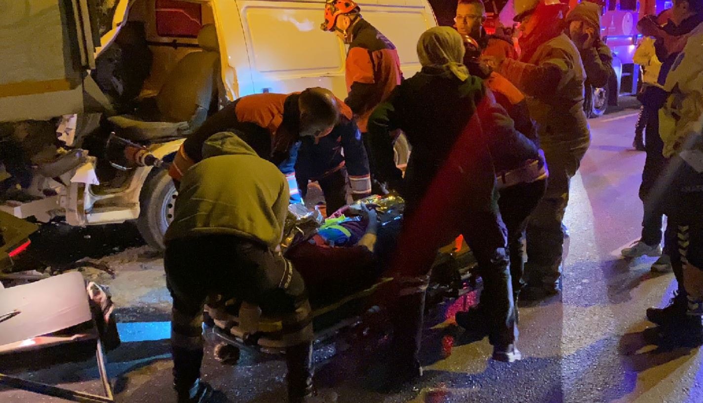 Kaza için gelen temizleme aracına çarptı, ağır yaralandı