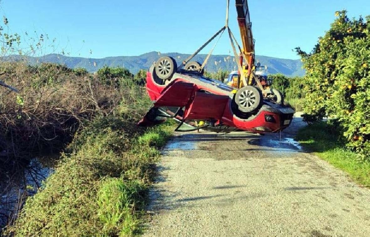 Sulama kanalına düşen otomobilin sürücüsü öldü