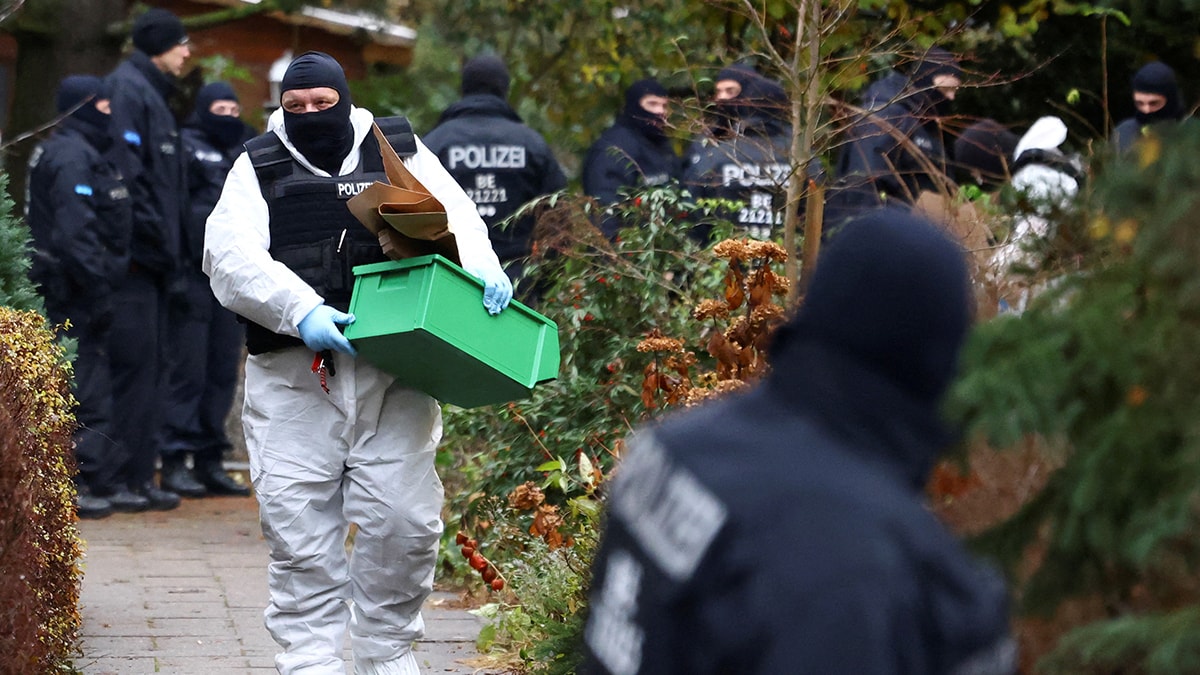 Almanya’da darbe planlayan grubun üyesinin evinden cephanelik çıktı