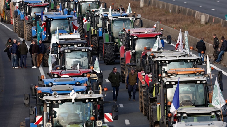 Avrupa'da eylemler... Fransız çiftçiler, Paris'i 'kuşattı'