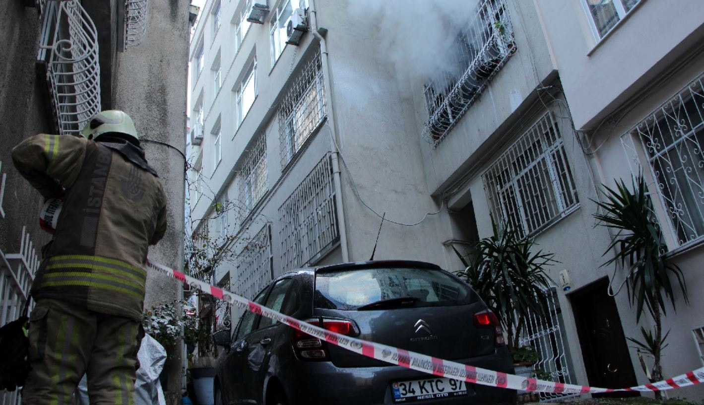 İstanbul'da yangın: Yaşlı kadın ağır yaralı