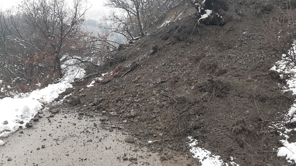 Karabük'te heyelan meydana geldi