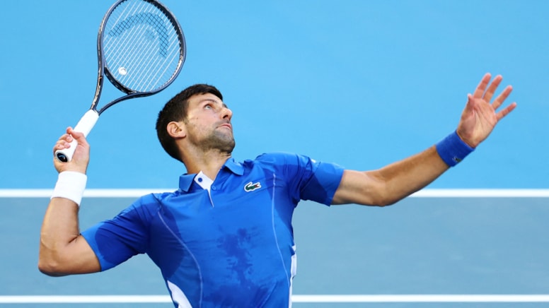 Novak Djokovic galibiyetle başladı