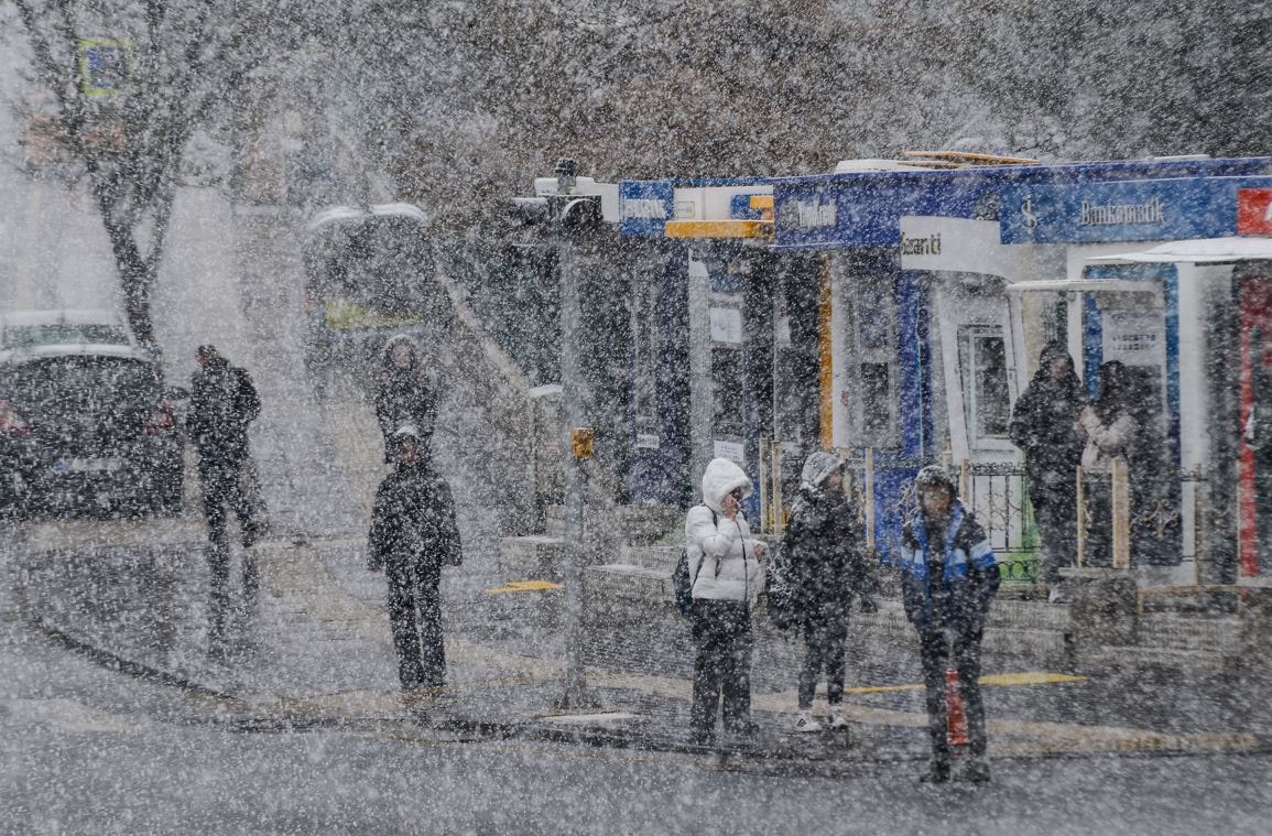 Kar hafta sonu yurdu saracak! Meteoroloji'den uyarılar....