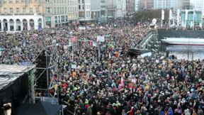 Almanya'da aşırı sağa karşı protestolar büyüyor