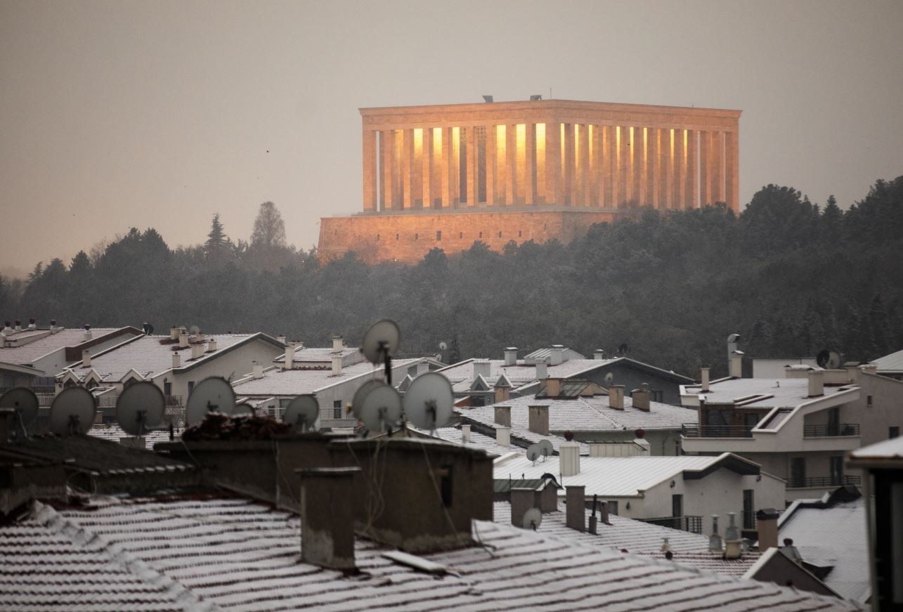 Ankara'da kar yağışı... Başkent beyaza büründü