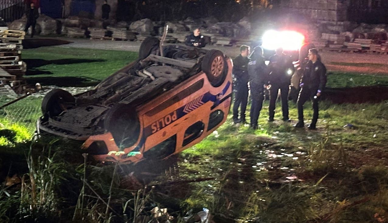 Polis aracı takla attı: 1'i ağır 3 yaralı