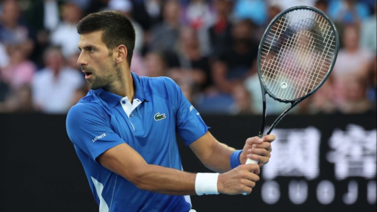 Novak Djokovic, Avustralya Açık'ta 3 oyun vererek son 8'e kaldı
