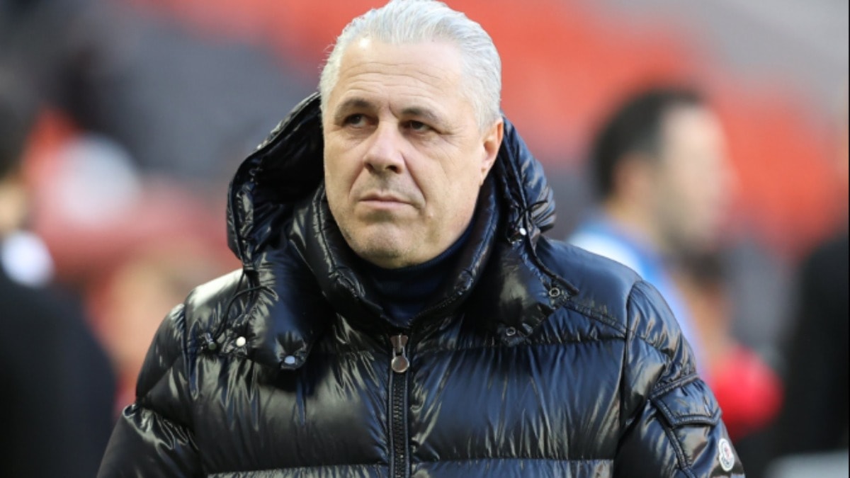 Havalimanında Sumudica ile Fenerbahçeli taraftar arasında gerginlik