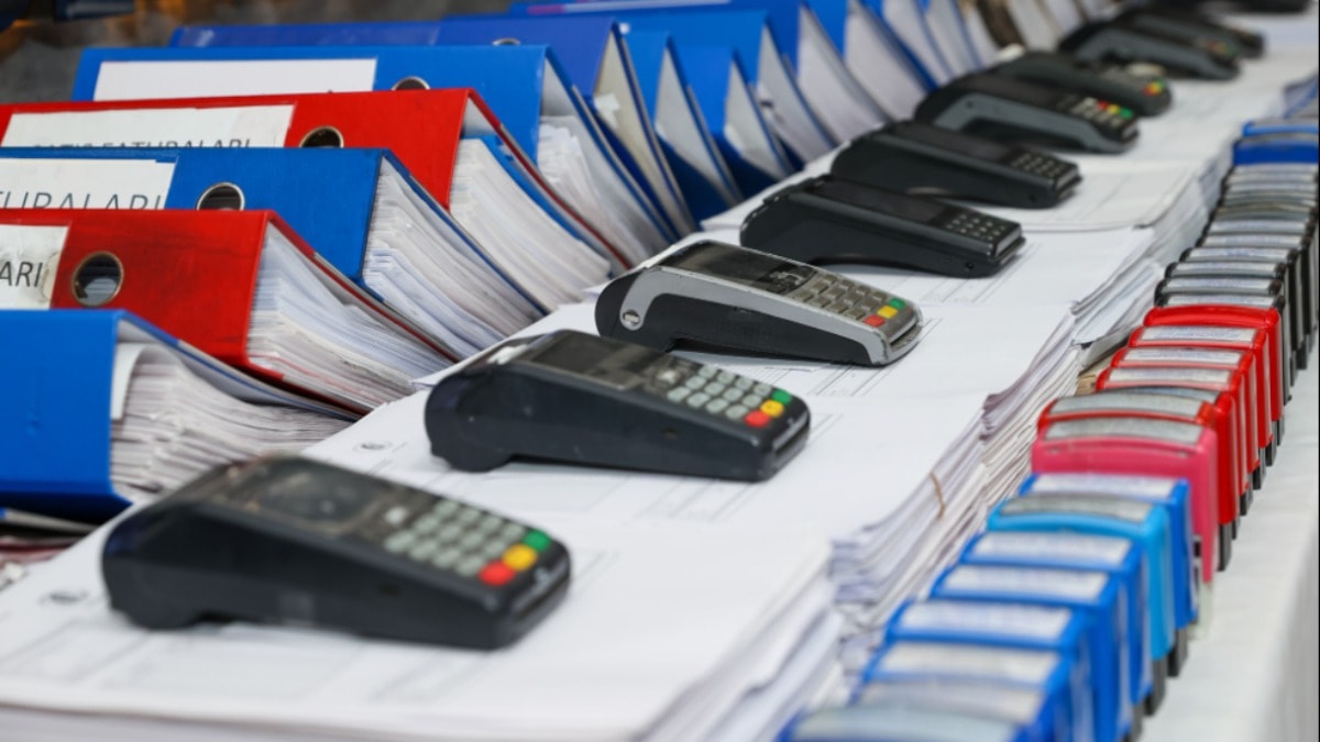 İzmir'de naylon fatura operasyonu: 10 milyardan fazla e-fatura kesmişler