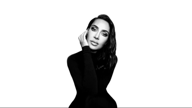 Skandal unutuldu: Kim Kardashian, Balenciaga'nın marka elçisi oldu