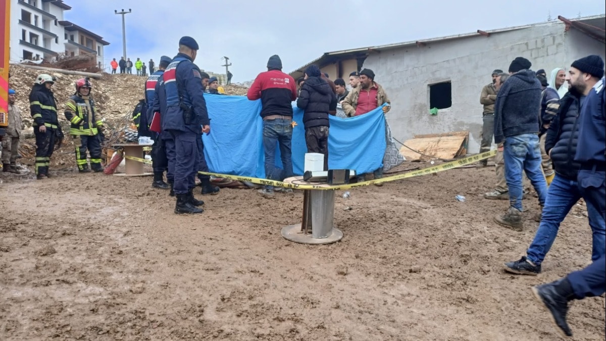 Kocaeli'de şantiyede yangın: Bir işçi yaşamını yitirdi