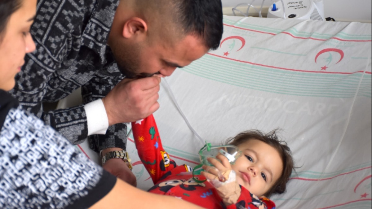 Anne-babalar dikkat! Akciğerine leblebi kaçtı