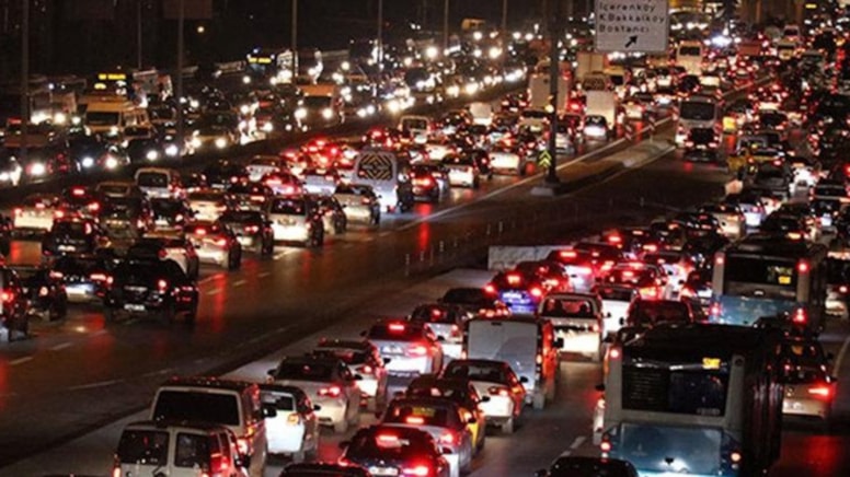 İstanbul'da akşam trafiği! Durma noktasına geldi