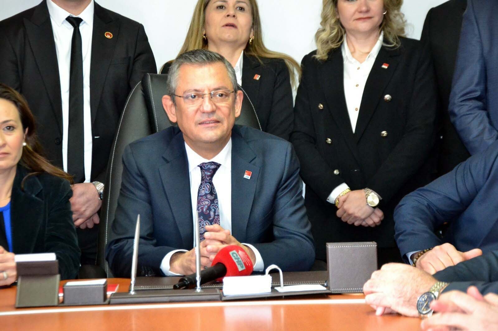 Özgür Özel'den siyasi partilere 'emekli maaşı' çağrısı