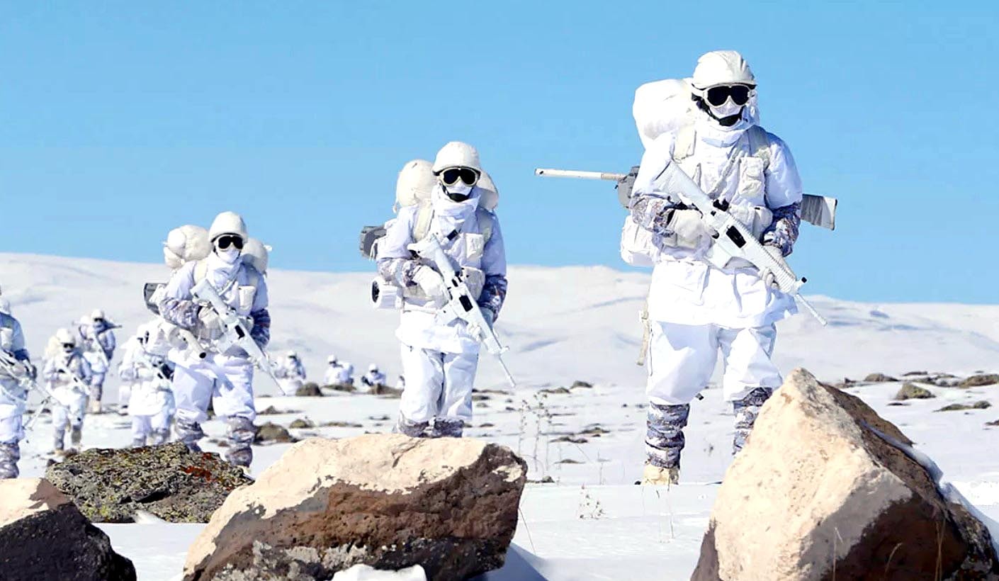 Yine aynı tepe, yine sis, yine yağış