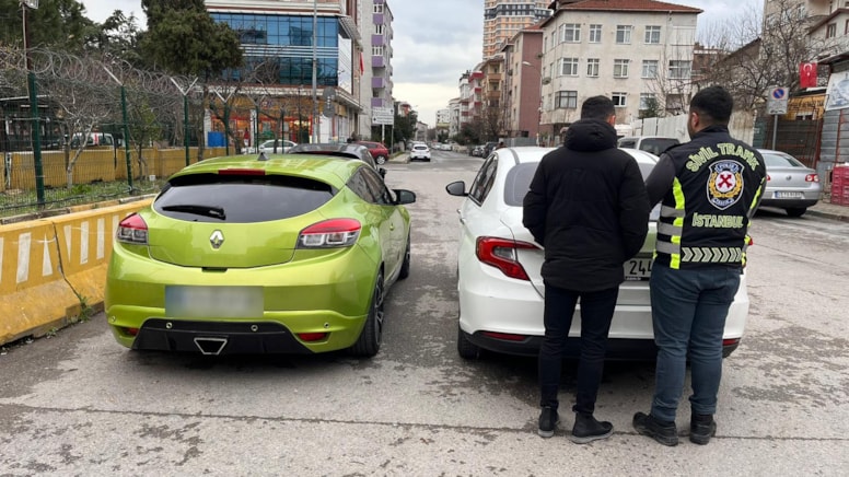 İstanbul'da trafiği tehlikeye düşüren sürücüye ceza yağdı