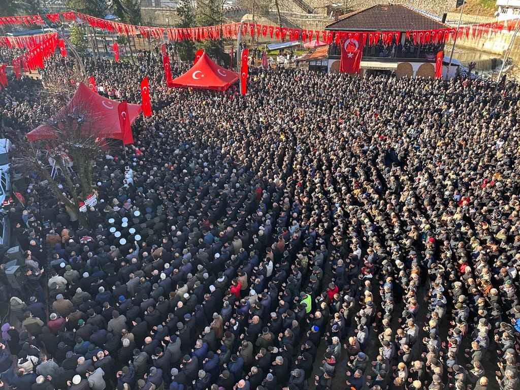 Türkiye şehitlerine ağlıyor