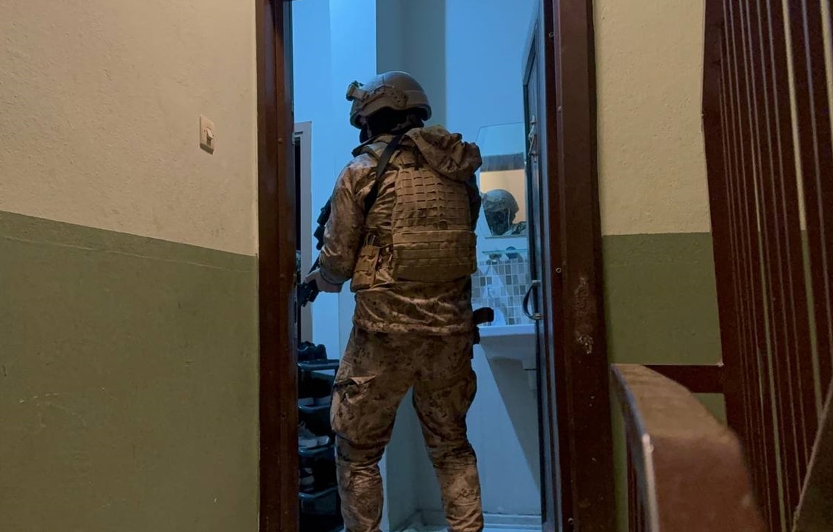 Mersin'de uyuşturucu satıcılarına yönelik 'şafak operasyonu'