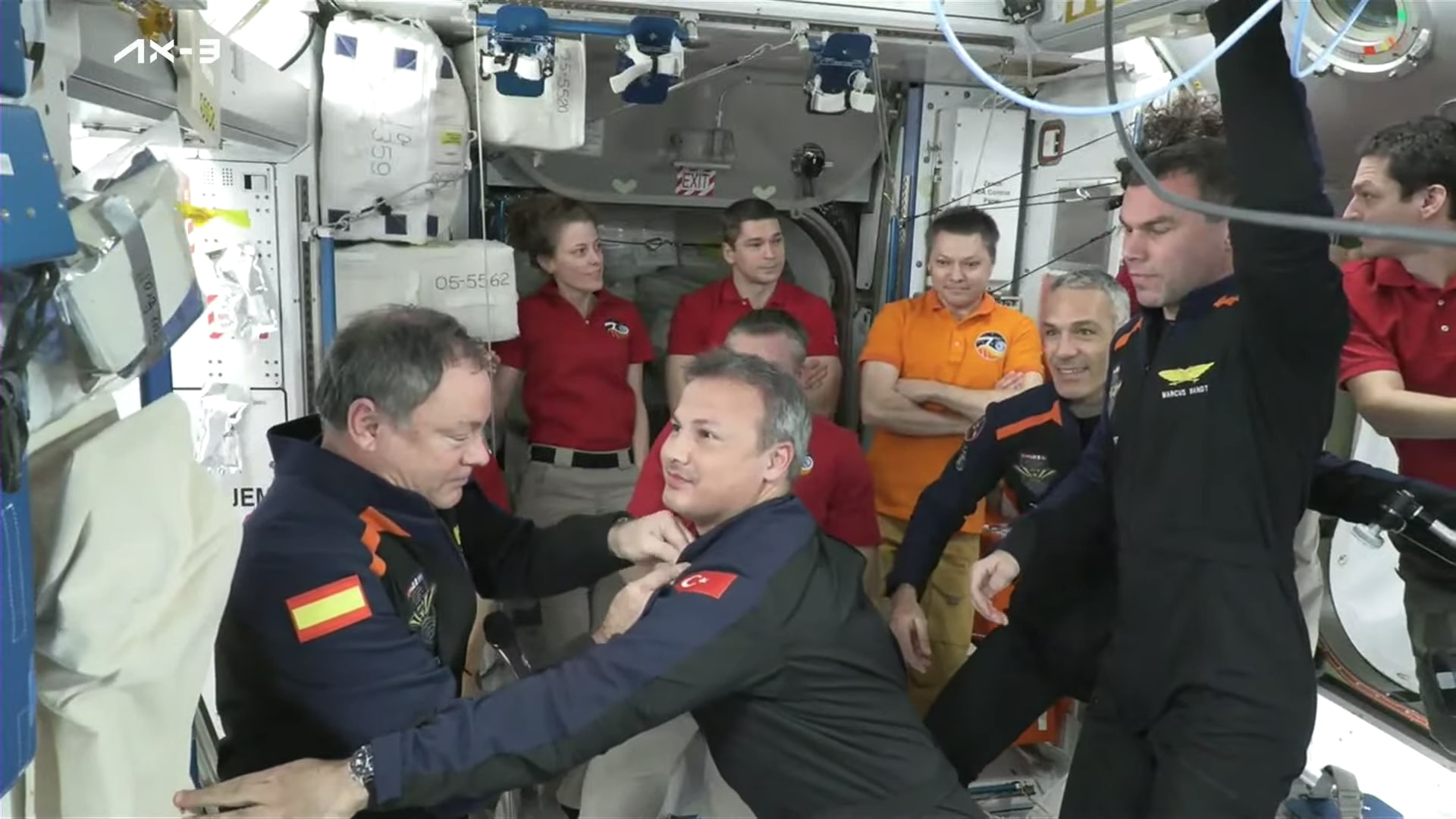 Türkiye'nin ilk astronotu Alper Gezeravcı, güne yeni deneylerle başladı