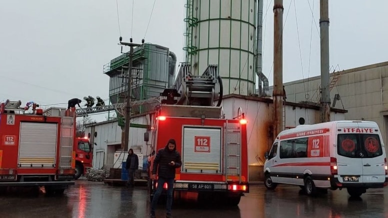 Fabrikada oksijen tüpü patladı, 2 işçi yaralandı